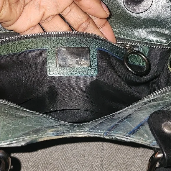 Fendi- Olive Trapezio bag - Picture 3 of 8